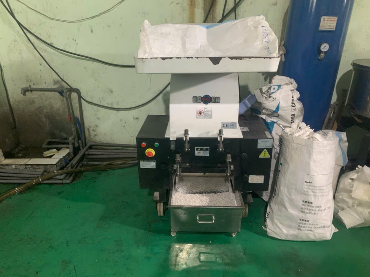 Crushing machine.jpg